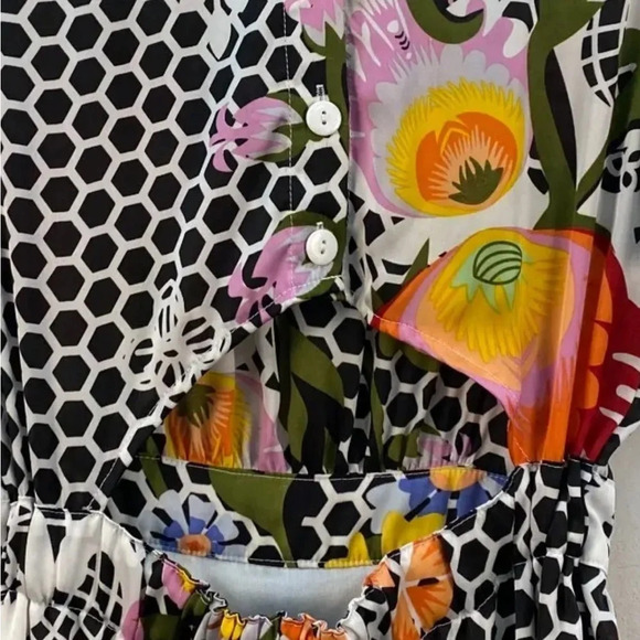 Bar 111 Sheer Floral print dress L. w/lining.  4 button back closure w/open back - Picture 7 of 9